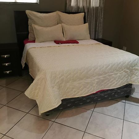 פרטוריה Ebony Guest House מראה חיצוני תמונה