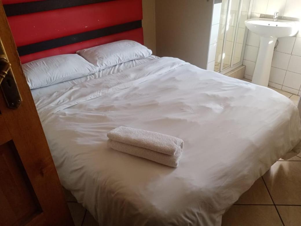 פרטוריה Ebony Guest House מראה חיצוני תמונה