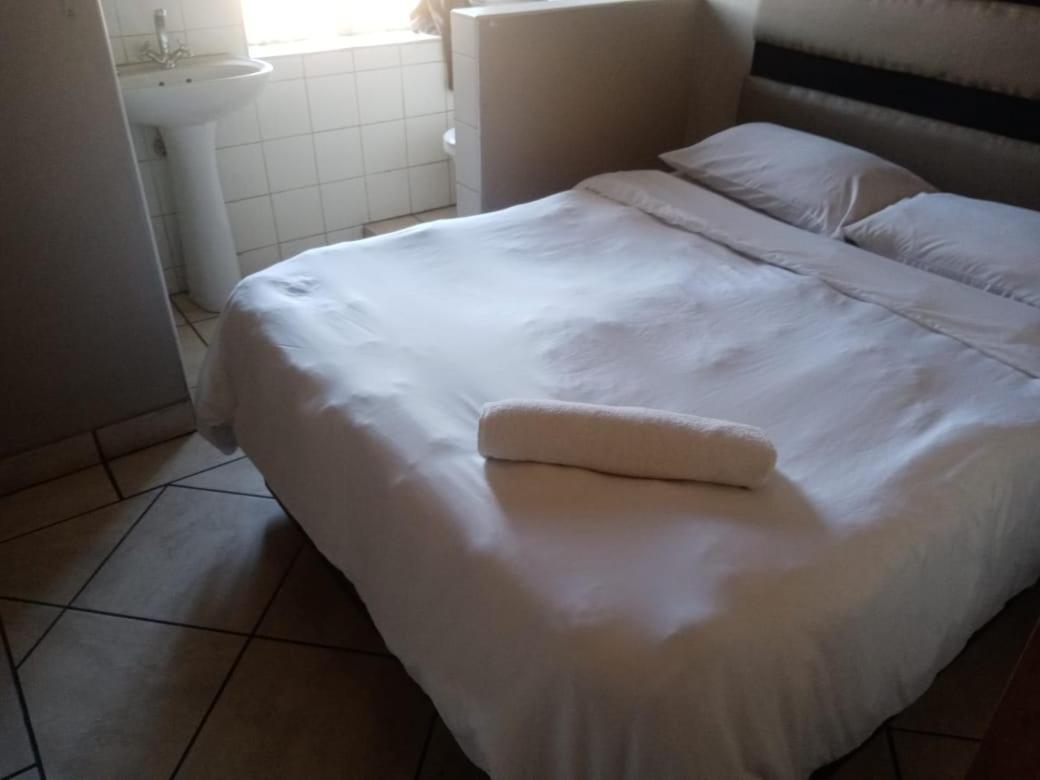 פרטוריה Ebony Guest House מראה חיצוני תמונה