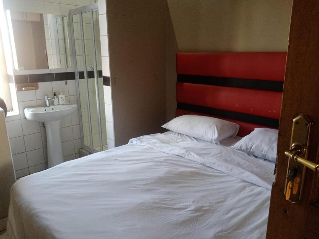 פרטוריה Ebony Guest House מראה חיצוני תמונה